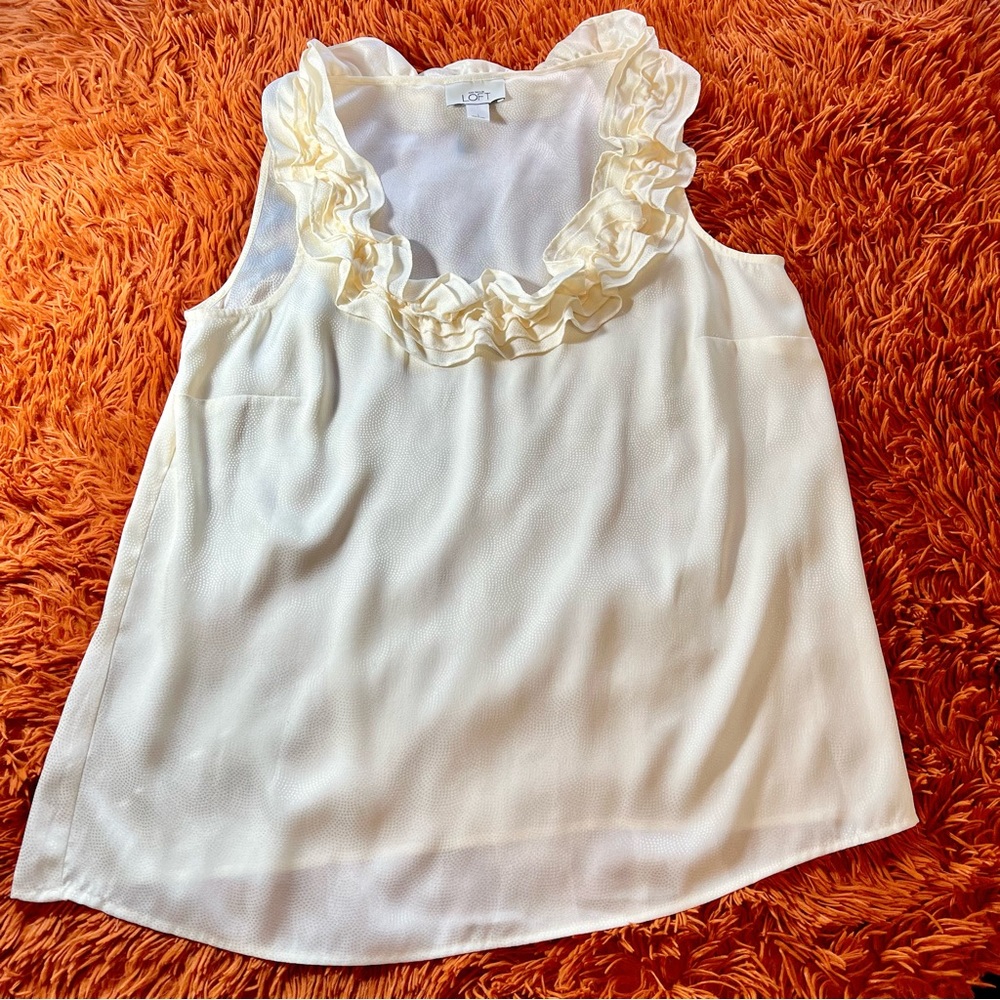 Ann Taylor LOFT Ruffle Neckline Sleeveless Blouse sz L ivory top business